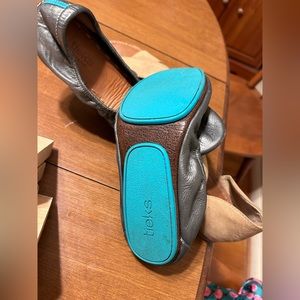 Silver tieks.  Size 10.  Great condition.